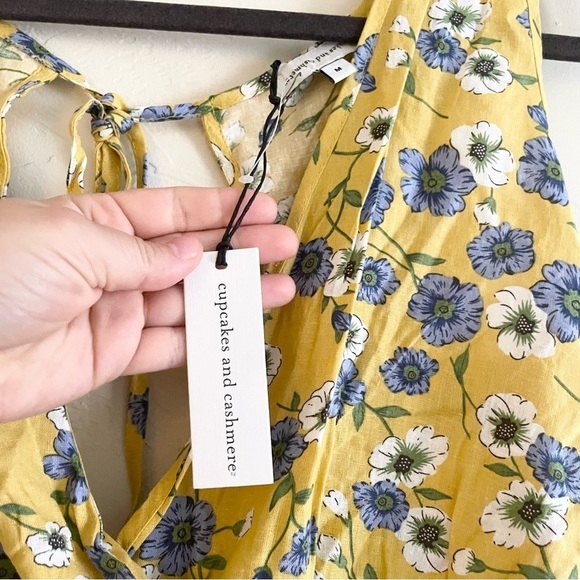 NWT CUPCAKES & CASHMERE Yellow Floral Open Back Boho Tank Top Women's Medium - Picture 4 of 6